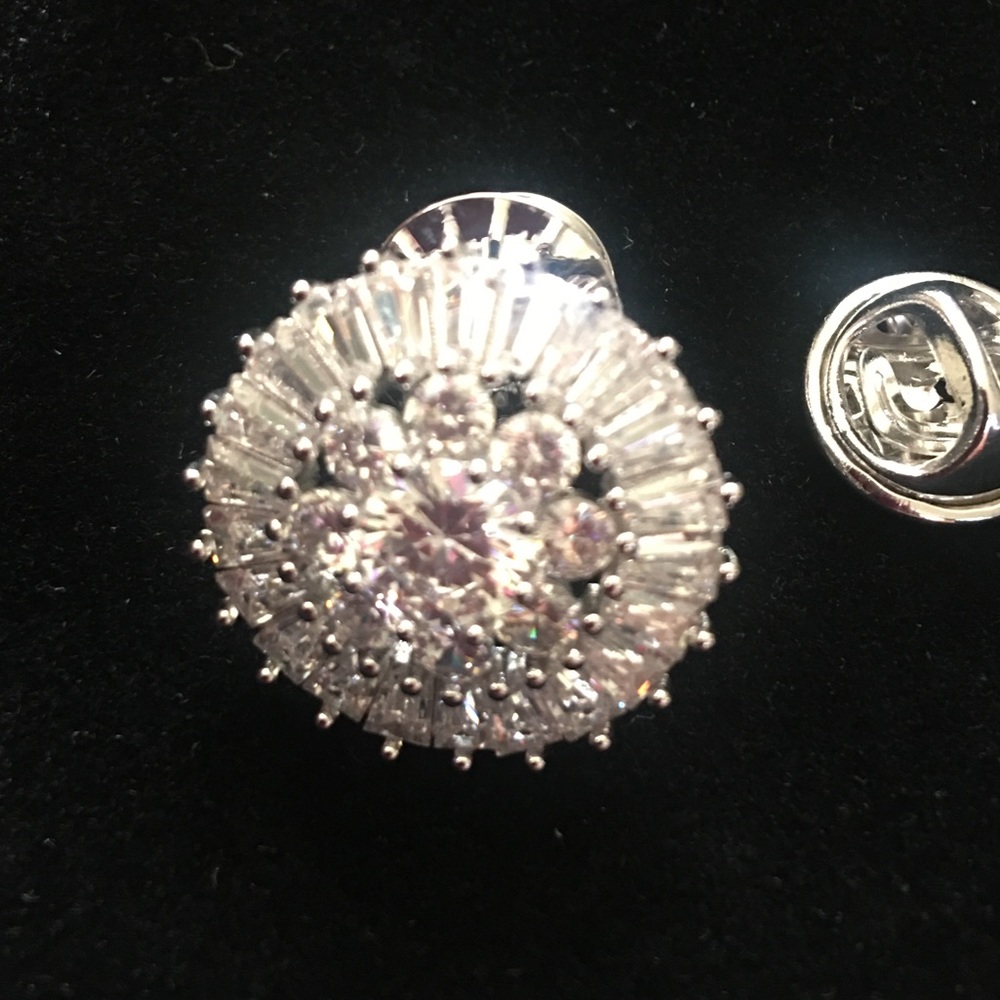 New Beautiful Sparkling Collar Brooch